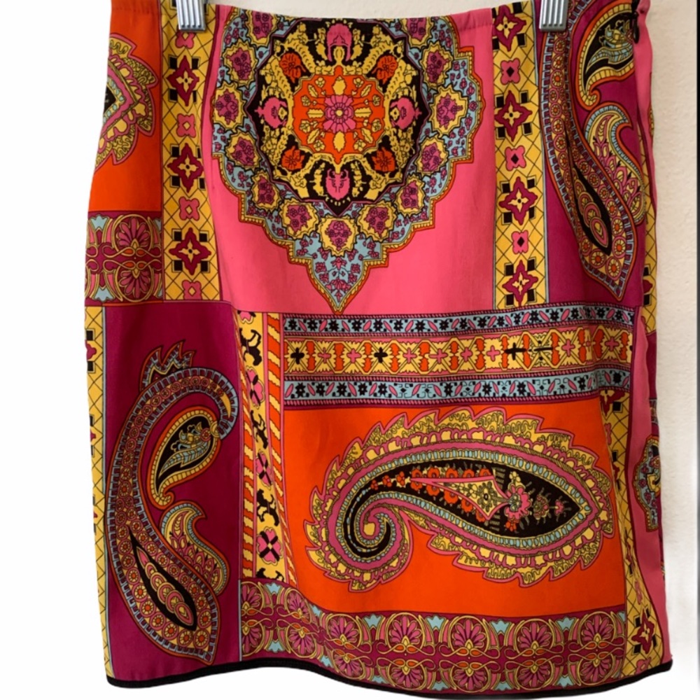 LINDA SEGAL Pink Paisley Print Mini Skirt - Size 2